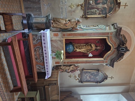 Desni oltar z Marijo in kipoma sv. Florijana  in sv. Andreja (1)